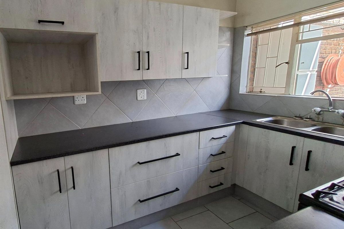 Beautiful 2 bedroom townhouse for sale - Photo 3