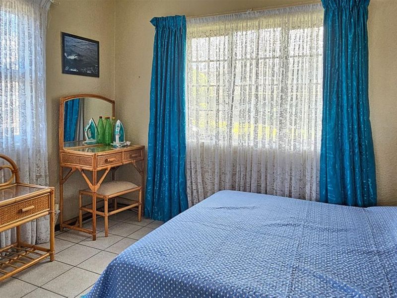 PET FRIENDLY 3 Bedroom Duplex in Uvongo Beach - Photo 5