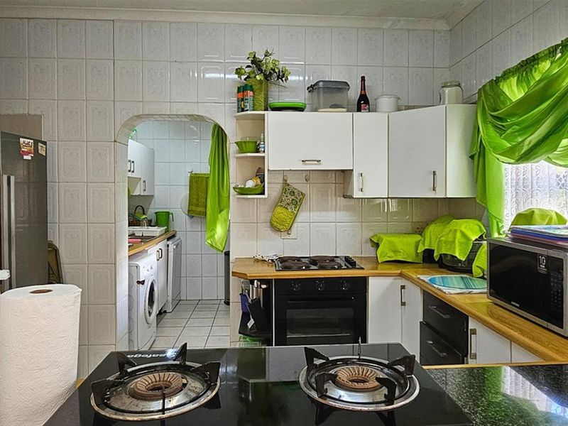 PET FRIENDLY 3 Bedroom Duplex in Uvongo Beach - Photo 9