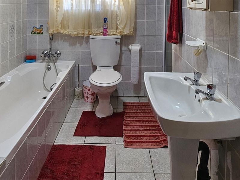 PET FRIENDLY 3 Bedroom Duplex in Uvongo Beach - Photo 6