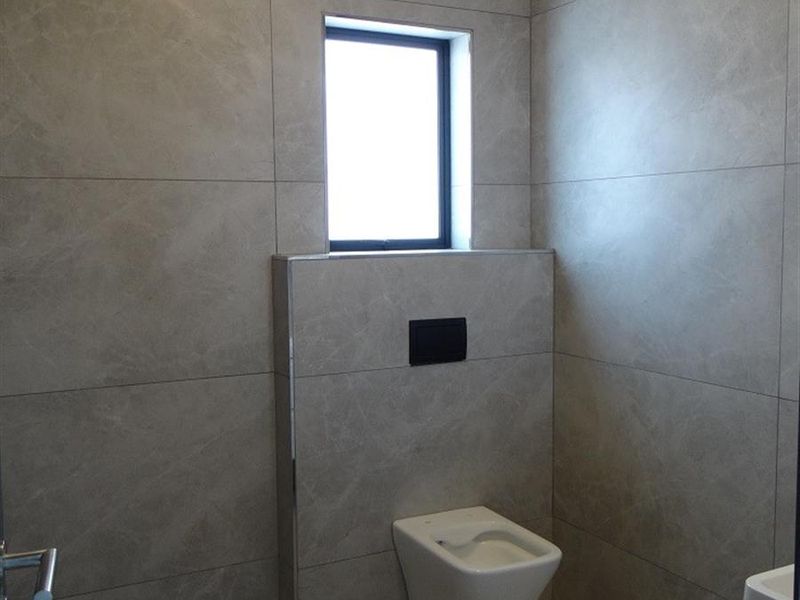 5 Bedroom House For Sale in Fountainbrook Estate, Midstream Estate, Centurion - Photo 9