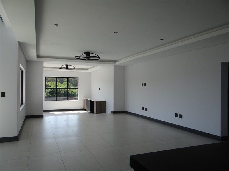 5 Bedroom House For Sale in Fountainbrook Estate, Midstream Estate, Centurion - Photo 4
