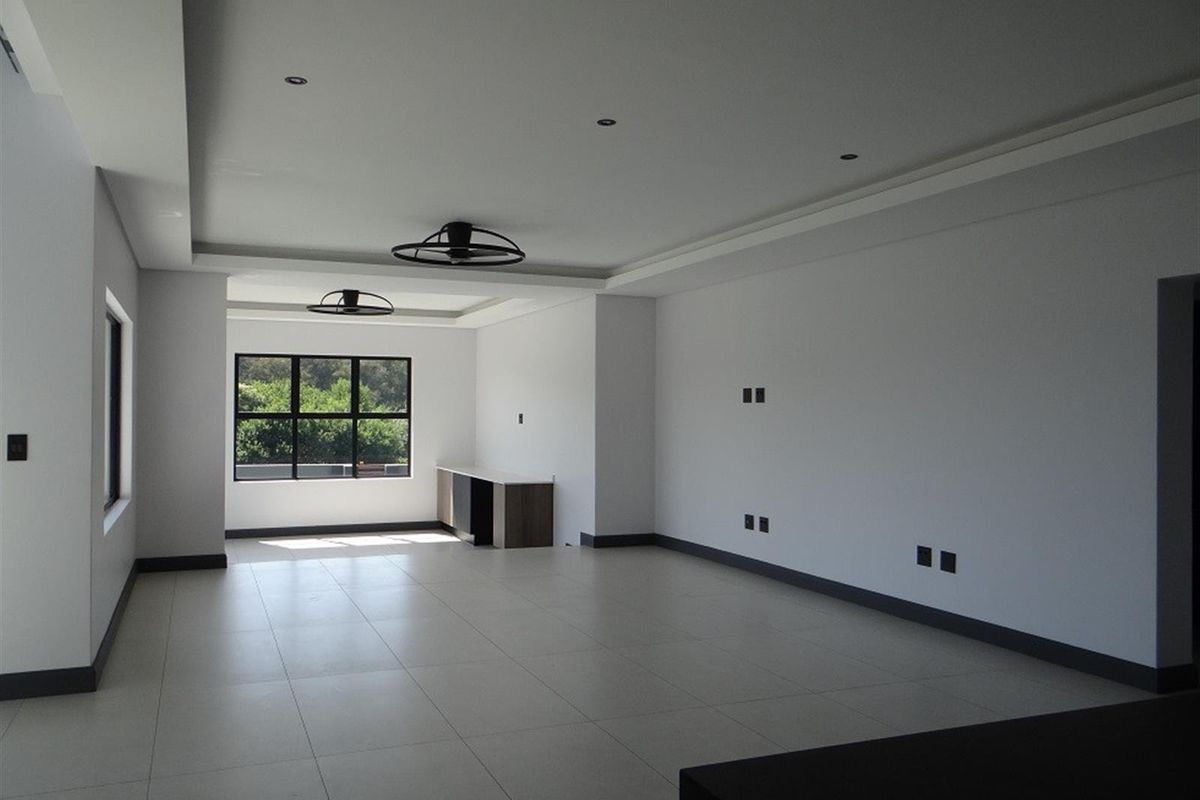 5 Bedroom House For Sale in Fountainbrook Estate, Midstream Estate, Centurion - Photo 4