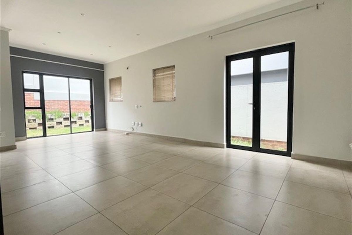 3 bed 3.5 bath modern unit in Sandton - Photo 3