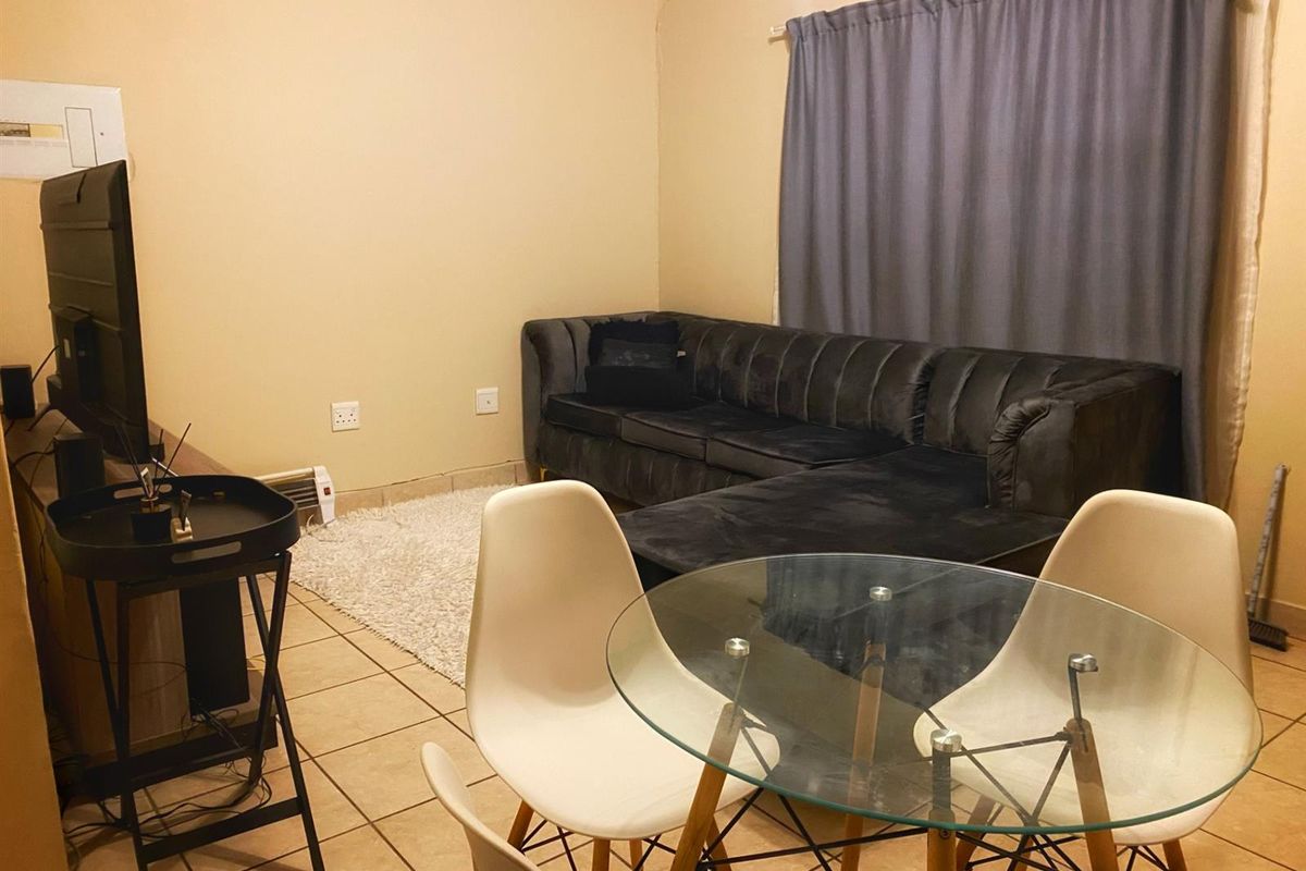 Apartment For Sale in Honeydew, Roodepoort - Photo 2