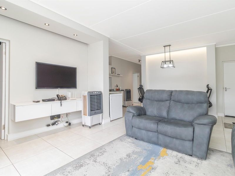 3 Bedroom Modern Furnished Apartment at Prestigious Polofields Lifestyle Estate - Photo 5