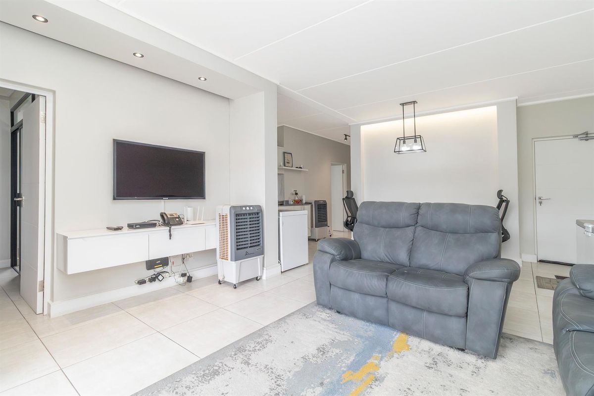 3 Bedroom Modern Furnished Apartment at Prestigious Polofields Lifestyle Estate - Photo 5