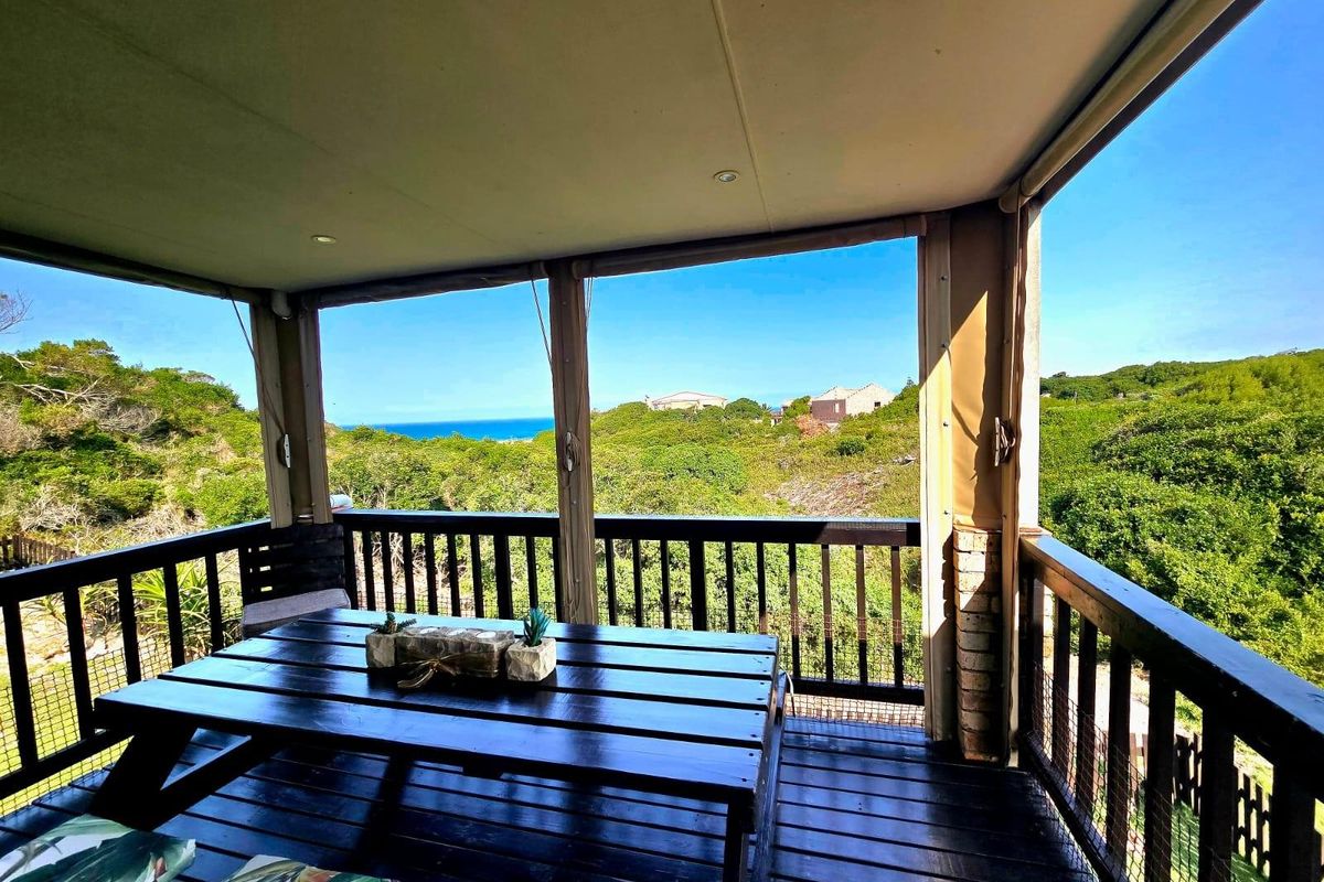 Ocean living in Paradise Beach - Photo 3