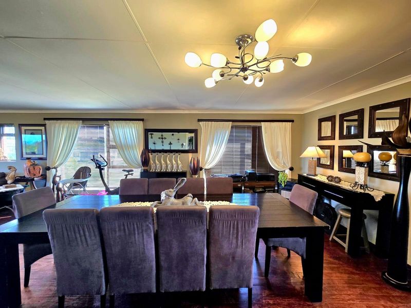 Ocean living in Paradise Beach - Photo 5