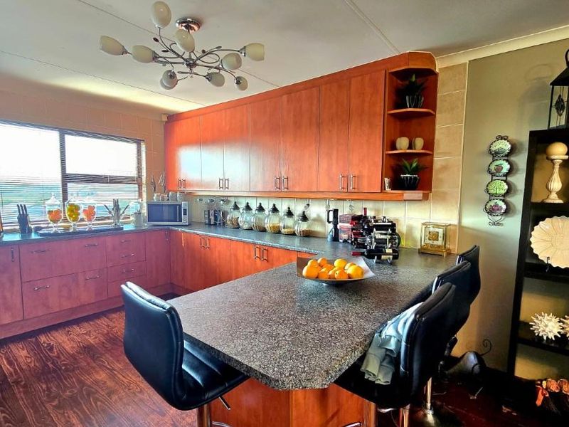 Ocean living in Paradise Beach - Photo 8