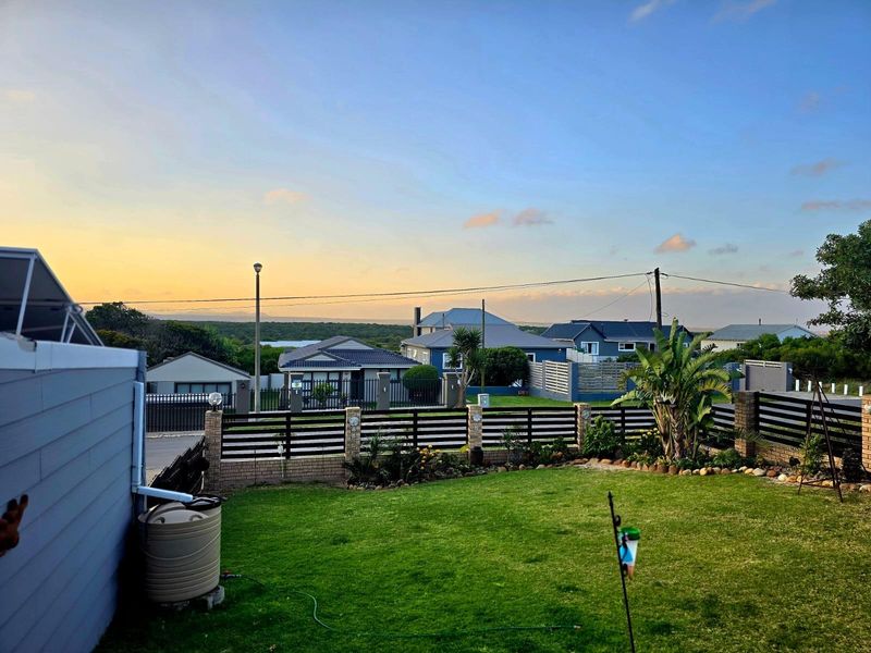 Ocean living in Paradise Beach - Photo 4