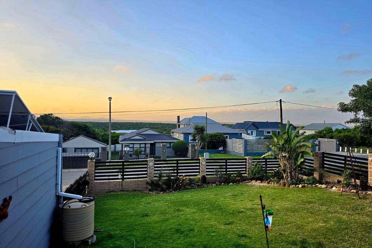 Ocean living in Paradise Beach - Photo 4