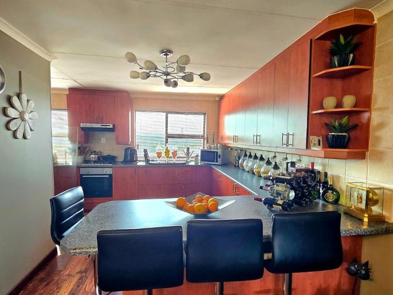 Ocean living in Paradise Beach - Photo 6