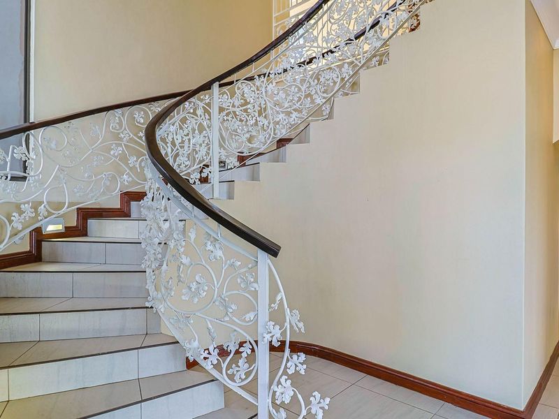Mansion spread over two stands in Birdwood - Photo 4