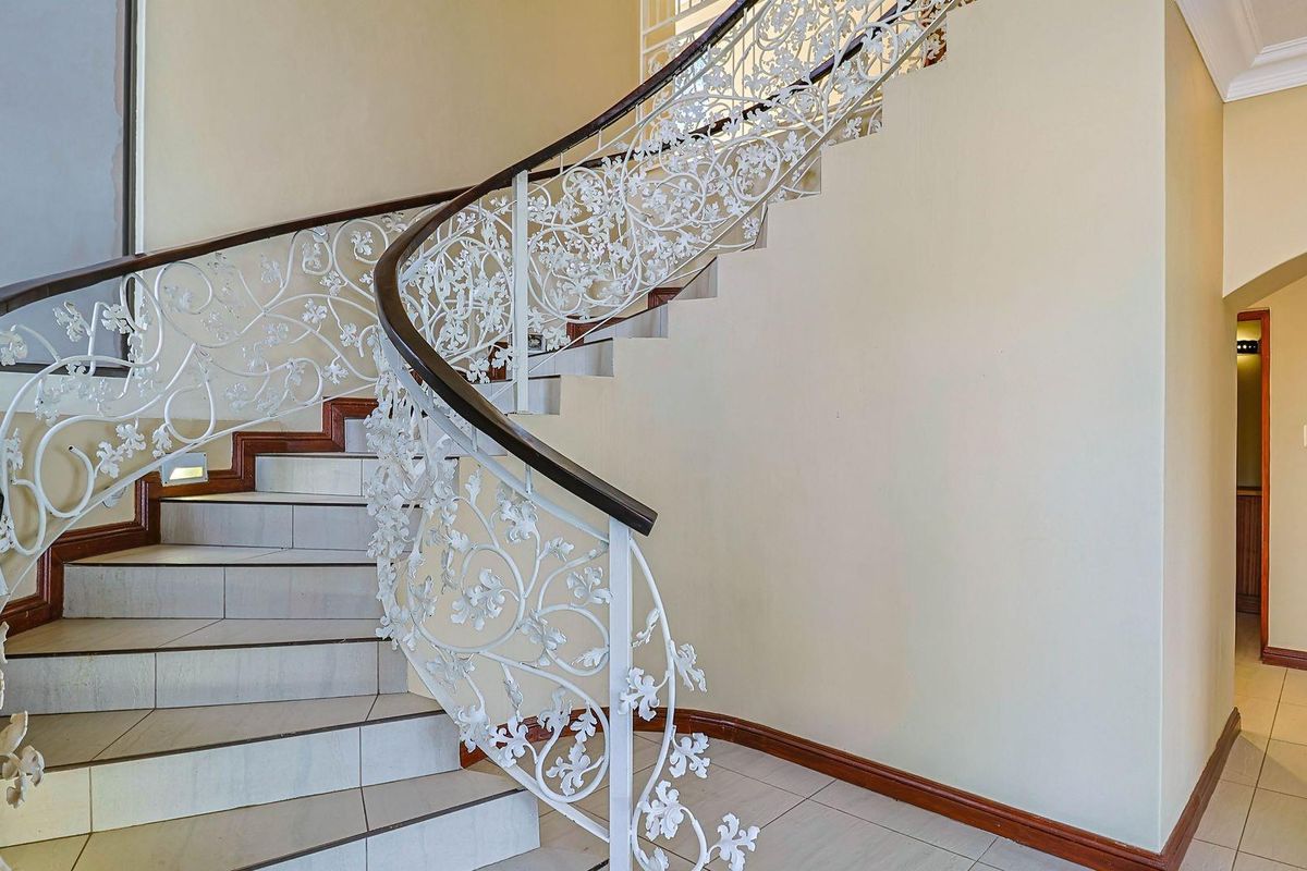 Mansion spread over two stands in Birdwood - Photo 4