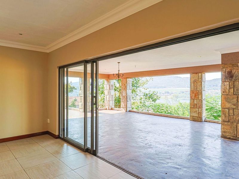 Mansion spread over two stands in Birdwood - Photo 10