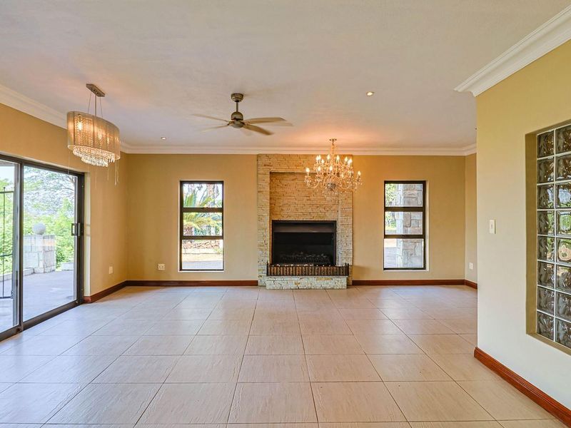 Mansion spread over two stands in Birdwood - Photo 9