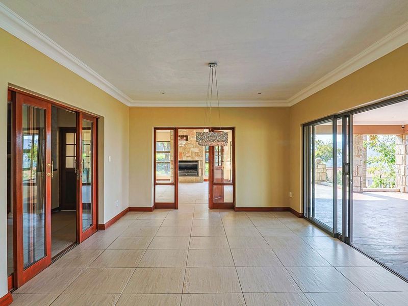 Mansion spread over two stands in Birdwood - Photo 8
