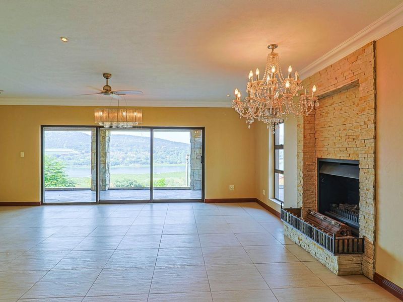 Mansion spread over two stands in Birdwood - Photo 6