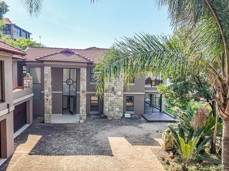 Mansion spread over two stands in Birdwood - Photo 2