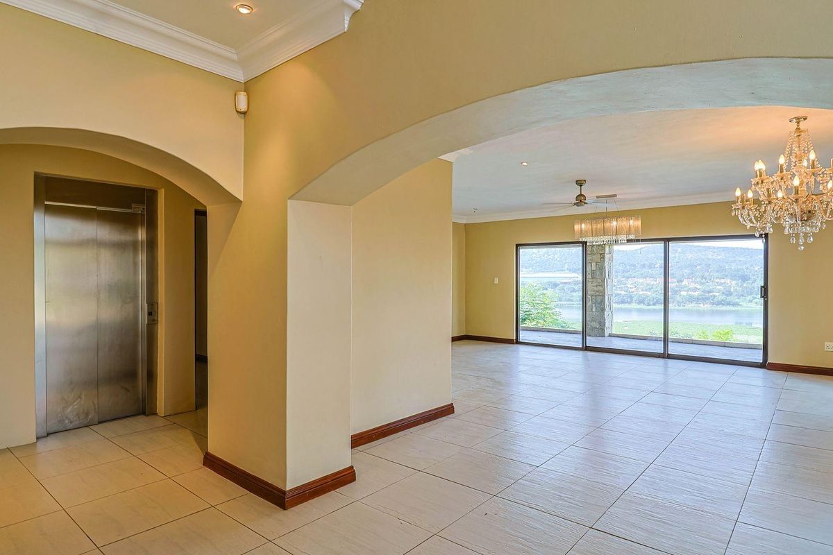 Mansion spread over two stands in Birdwood - Photo 5