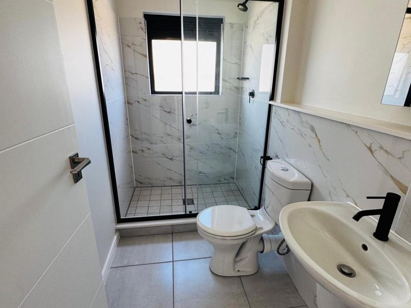 2 Bedroom, 2 Bathroom Apartment for Rent in Kyalami - Photo 10