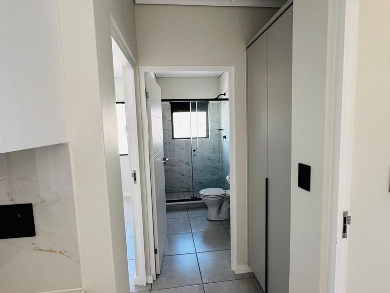 2 Bedroom, 2 Bathroom Apartment for Rent in Kyalami - Photo 7