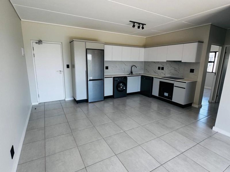 2 Bedroom, 2 Bathroom Apartment for Rent in Kyalami - Photo 2