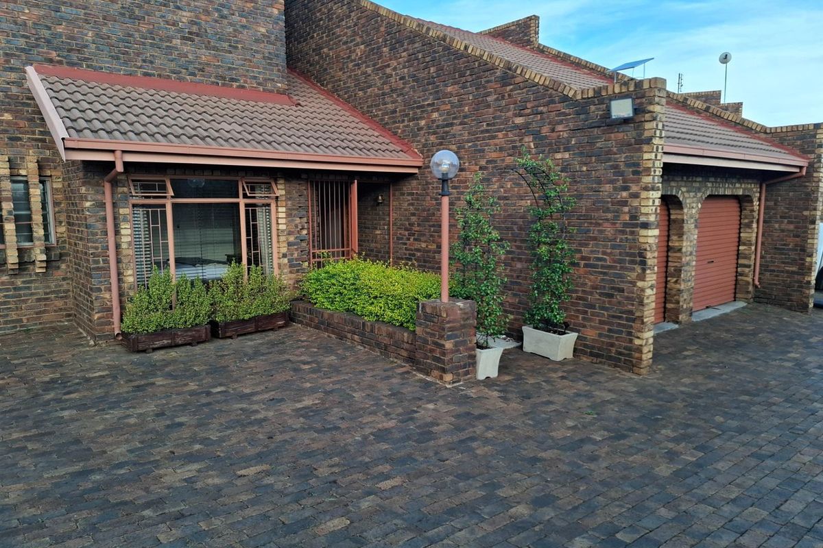 Beautifully refreshed family townhouse - Photo 2