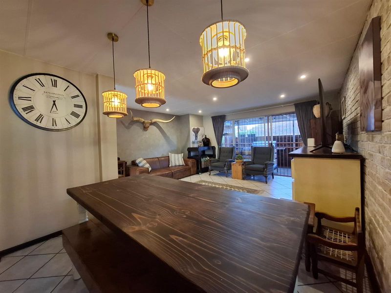 Beautifully refreshed family townhouse - Photo 9