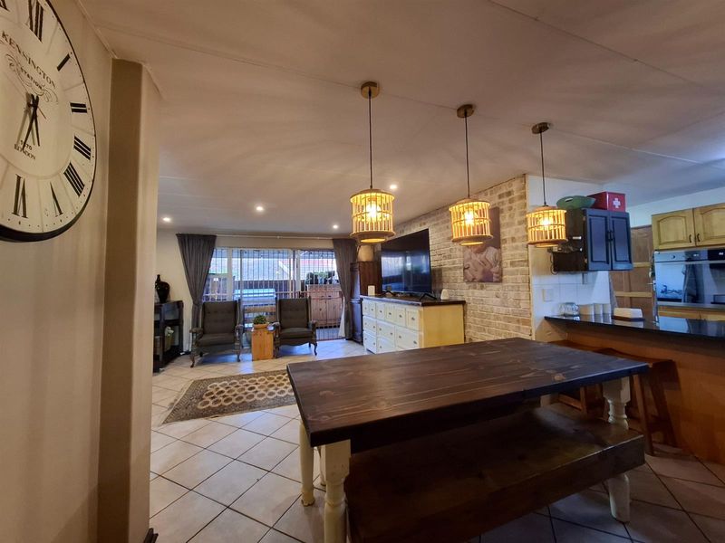 Beautifully refreshed family townhouse - Photo 10