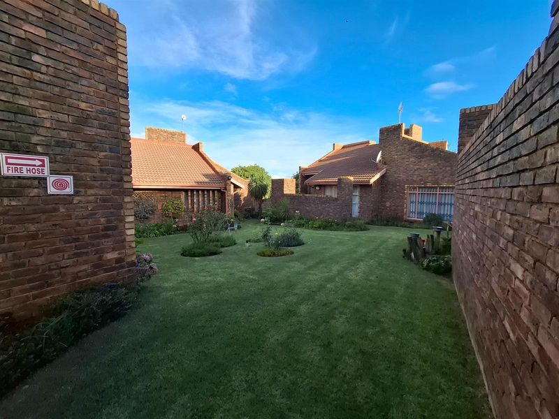 Beautifully refreshed family townhouse - Photo 3