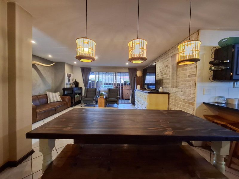 Beautifully refreshed family townhouse - Photo 8