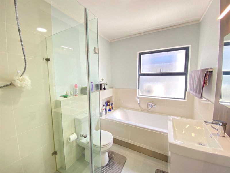 Apartment For Sale in Lonehill, Sandton - Photo 9