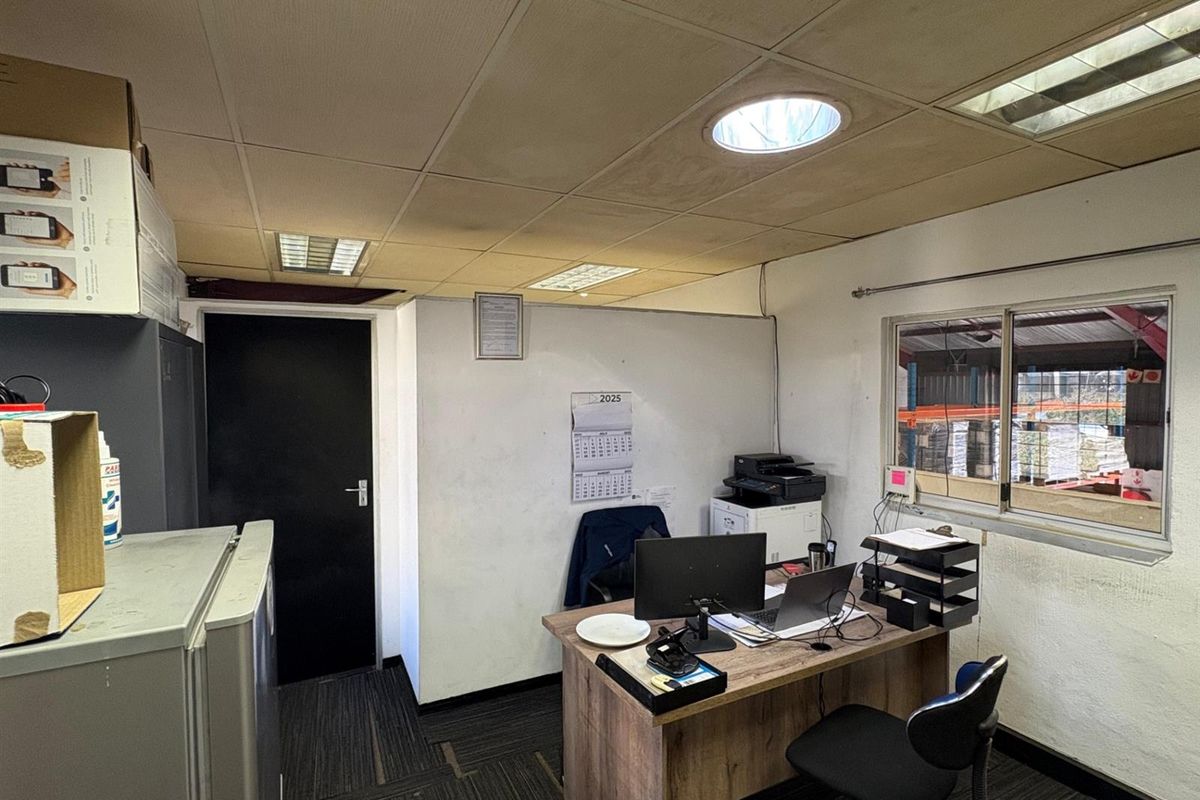 Workshop to let. - Photo 2