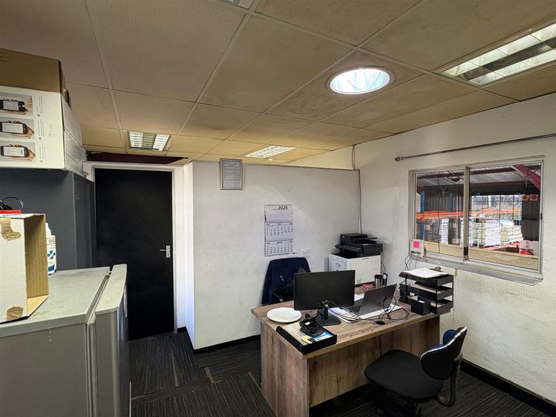 Workshop to let. - Photo 2