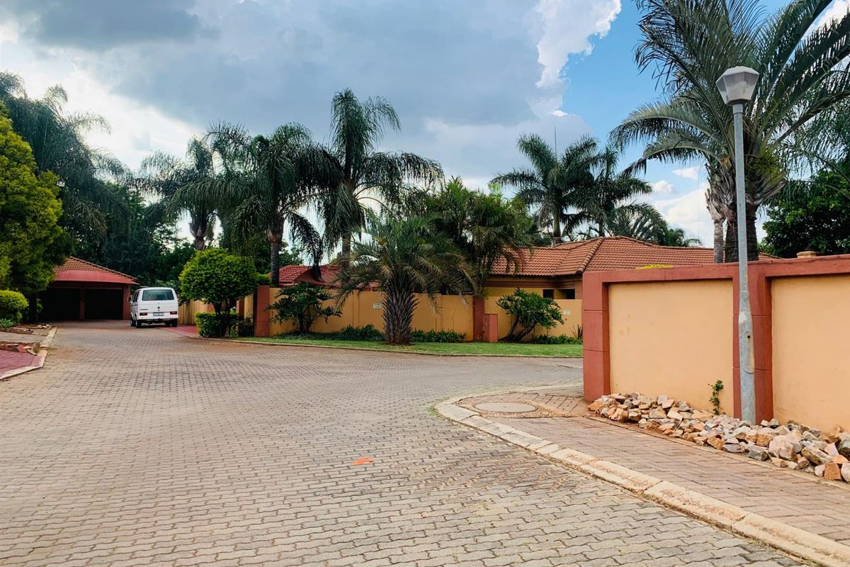 2 Bedroom, Double Garage House For Sale in Heatherview, Akasia - Photo 3