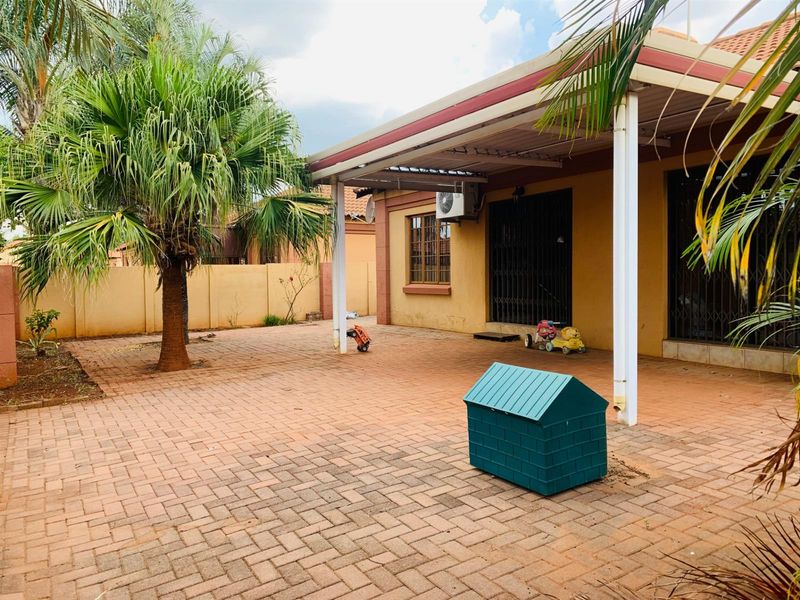 2 Bedroom, Double Garage House For Sale in Heatherview, Akasia - Photo 6