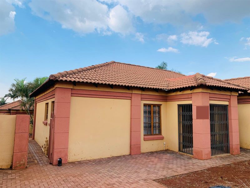 2 Bedroom, Double Garage House For Sale in Heatherview, Akasia - Photo 5