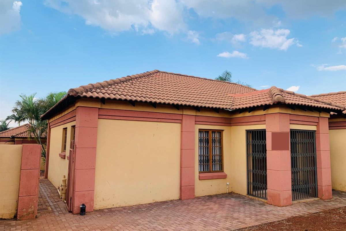 2 Bedroom, Double Garage House For Sale in Heatherview, Akasia - Photo 5