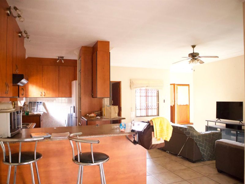 2 Bedroom, Double Garage House For Sale in Heatherview, Akasia - Photo 10