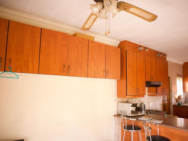 2 Bedroom, Double Garage House For Sale in Heatherview, Akasia - Photo 9