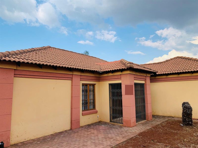 2 Bedroom, Double Garage House For Sale in Heatherview, Akasia - Photo 4