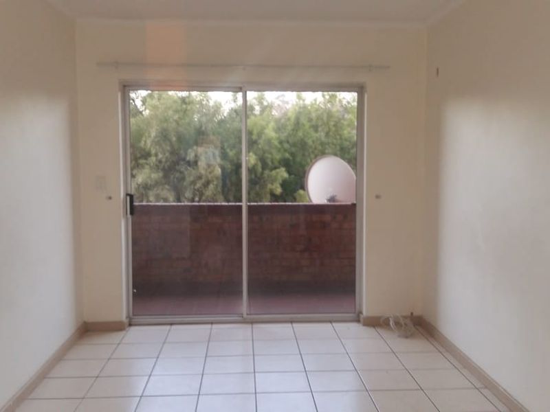 Apartment For Sale in Zwartkop, Centurion - Photo 2