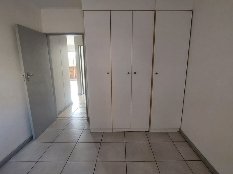 Apartment For Sale in Zwartkop, Centurion - Photo 4