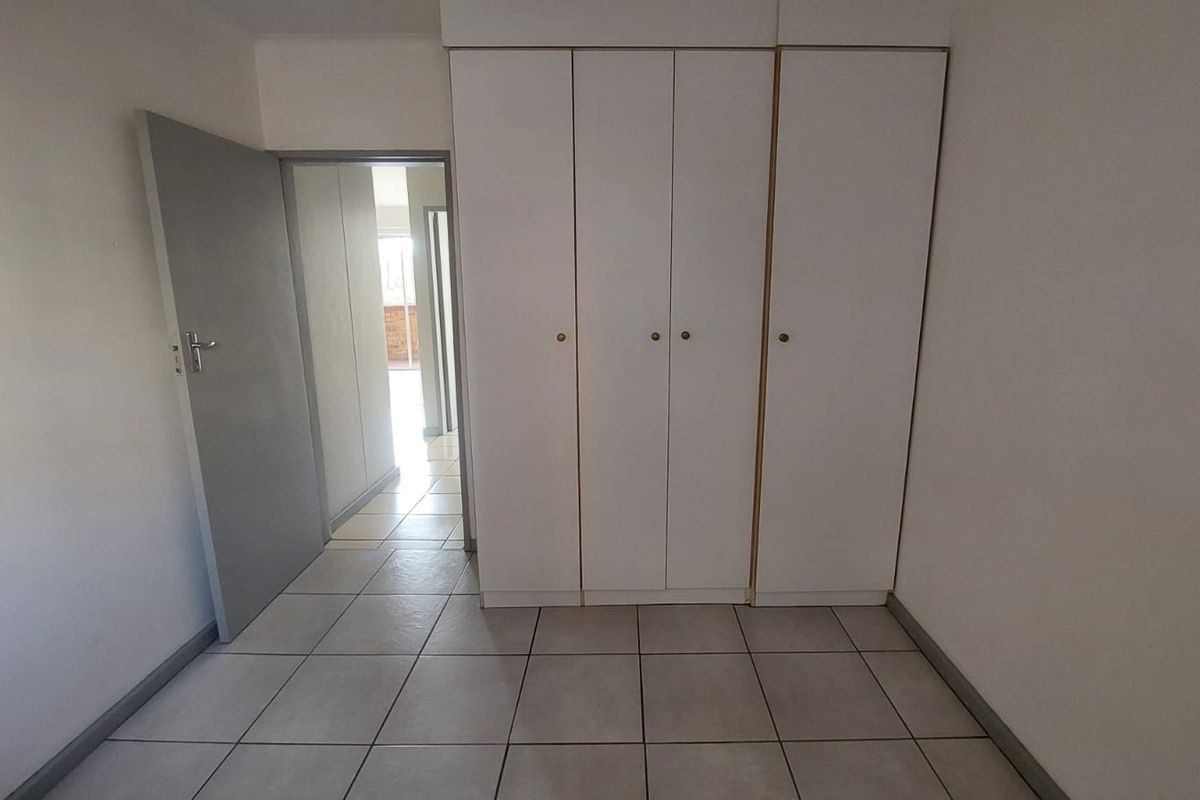 Apartment For Sale in Zwartkop, Centurion - Photo 4