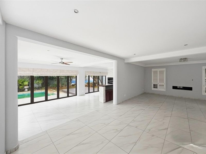 Elegant Estate Living Spacious 5-Bedroom Modern Retreat - Photo 7