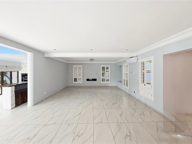 Elegant Estate Living Spacious 5-Bedroom Modern Retreat - Photo 6