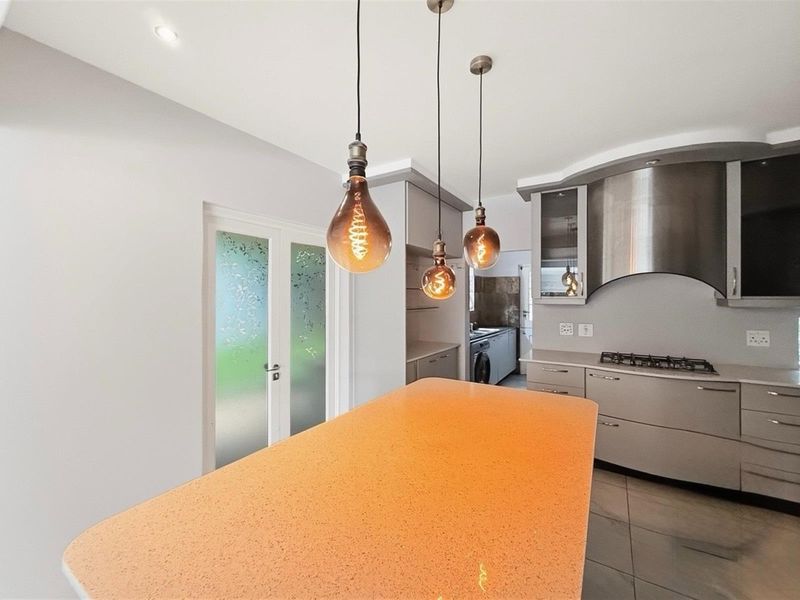 Elegant Estate Living Spacious 5-Bedroom Modern Retreat - Photo 5