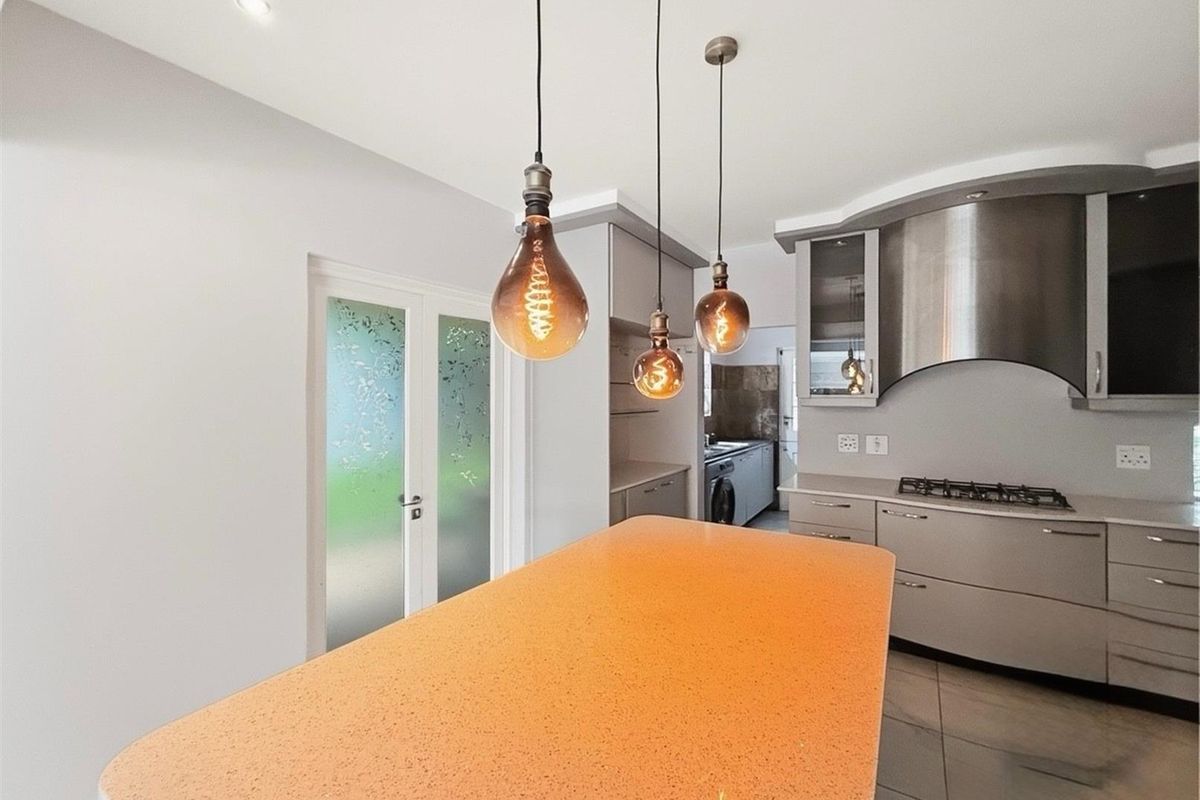 Elegant Estate Living Spacious 5-Bedroom Modern Retreat - Photo 5